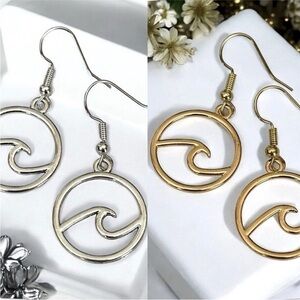 2 Pr. Ocean Wave Dangles Silver and Gold